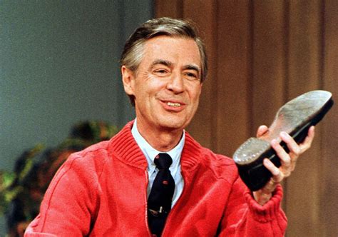 Tom Hanks To Play Mister Rogers In Biopic