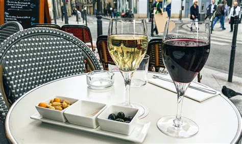 A Sommelier’s Favorite Paris Wine Bars | DMR Travel