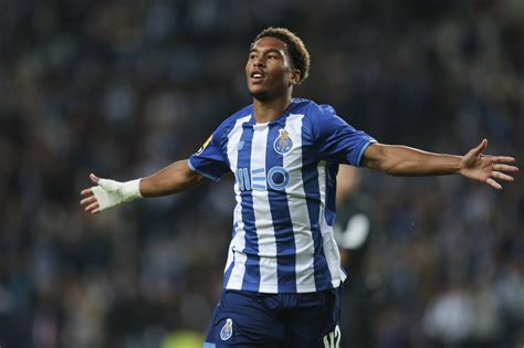 FC PORTO Dragões vencem embalados por bis de Evanilson LusoAmericano