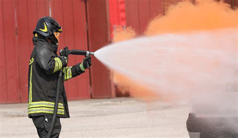 Auto In Fiamme Nel Frusinate Tutti In Salvo Stavano Rientrando Dal