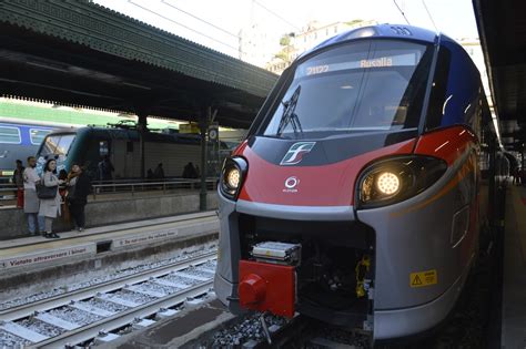 In Liguria I Treni Pi Nuovi D Italia Toti L Et Media Dei