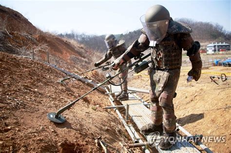 지뢰 탐지 장병 생명수당이 4천원그나마도 못받아 연합뉴스