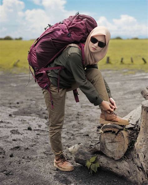 Outfit Naik Gunung Wanita Hijab Yang Simpel Tapi Keren