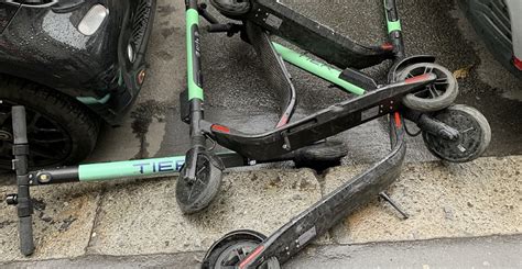 Deux mineurs tués en trottinette à Lyon Le chauffeur de l ambulance