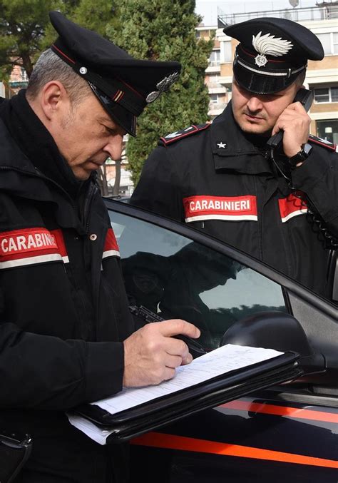 Sorpreso Con Cocaina E Maschere Di Carnevale In Auto