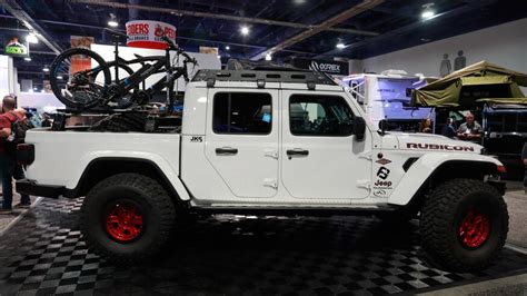 Mega Gallery The Wildest Custom Jeep Gladiator Jt Builds Of Sema