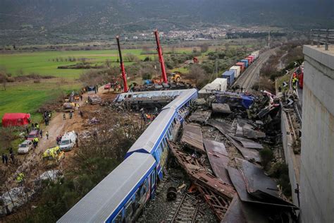 En Grèce le pire accident ferroviaire de lhistoire du pays a