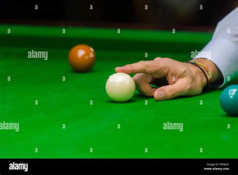 Snooker referee hi-res stock photography and images - Alamy