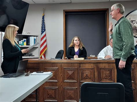 Poston And Smith Sworn In To City Council Bonners Ferry Herald