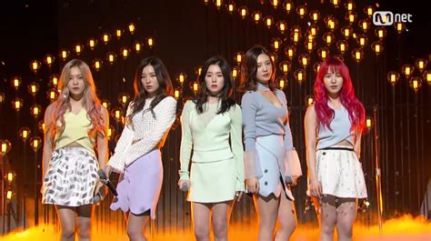 7월 7일 레드벨벳 엠카 최초공개 무대보니 ‘스탠딩 마이크 잡고