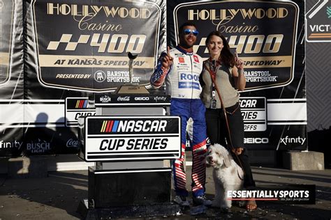 La Pom Pom Girl Bubba Wallace Fait La Promotion De Sa Femme Bada