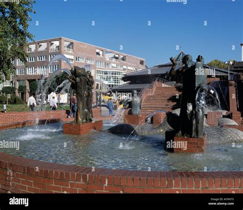 Moderner Brunnen Skulpturen Neues Rathaus Dortmund Ruhrgebiet