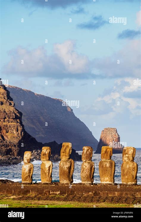 Moai En Ahu Tongariki El Parque Nacional Rapa Nui Isla De Pascua