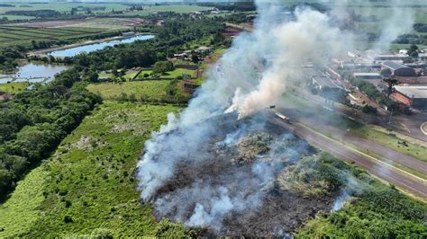 Veja imagens aéreas do incêndio em vegetação na PRc 467 CGN O maior