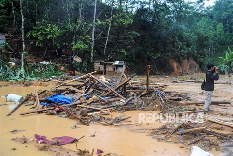 Bpbd Lebak Catat Kerugian Banjir Bandang Rp Miliar Republika Online