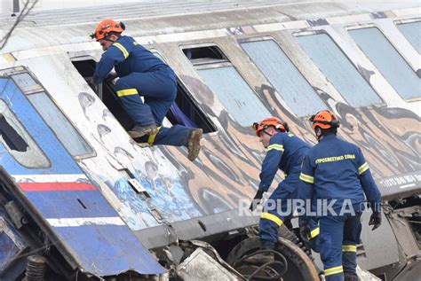 Kecelakaan Maut Kereta Puluhan Orang Tewas Di Yunani Republika Online