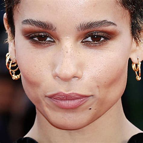 Zoë Kravitz Makeup Bronze Eyeshadow And Red Lipstick Steal Her Style