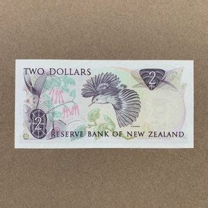 Queen Elizabeth II 1980 S New Zealand Two Kiwi Dollar Banknote New