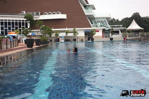 Cooling off at Pondok Indah Water Park | We Love Jakarta