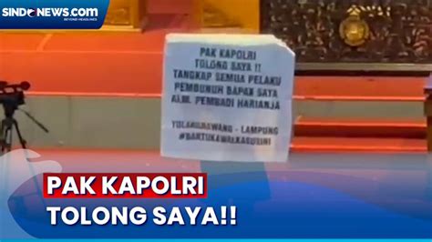 Viral Video Wisudawan Bentang Spanduk Di Acara Wisuda Pak Kapolri