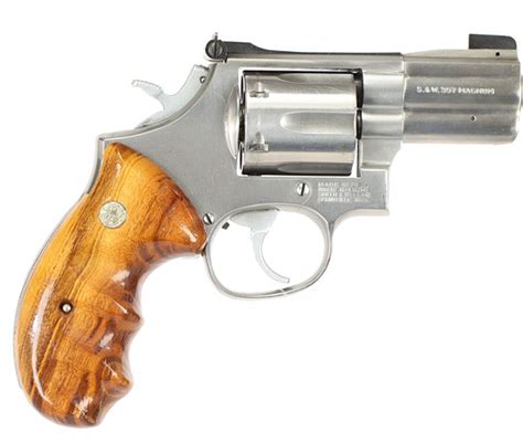 REVOLVER Double Action Fabrikat Smith Wesson Modell 686 3 Kaliber