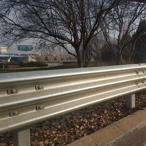 Crash Barrier W Shape Guardrail Traffic Barrier Road Barrier China