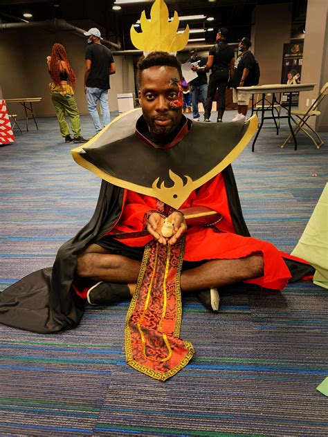 Check out this awesome Fire Lord Zuko cosplayer with a baby turtle duck! : r/TheLastAirbender