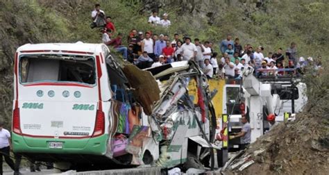 DOMINGO DE LUT0 Dezenas de VÍTIMAS confirmadas após grave acidente em