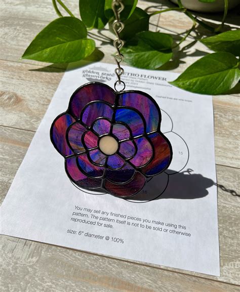 Retro Flower Stained Glass Pattern Stained Glass Patterns Stained Glass Suncatcher Flower Pdf