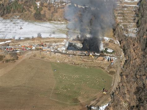 La Rochette Hautes Alpes Un Hangar Agricole En Feu Une Centaine D