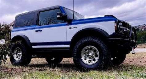 Retro Ford Bronco Elana Harmony