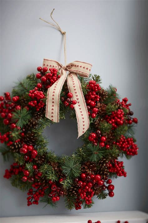 How To Make A Traditional Christmas Wreath Artofit