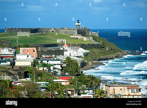 La Perla Del Barrio Y El Castillo De San Felipe Del Morro San Juan