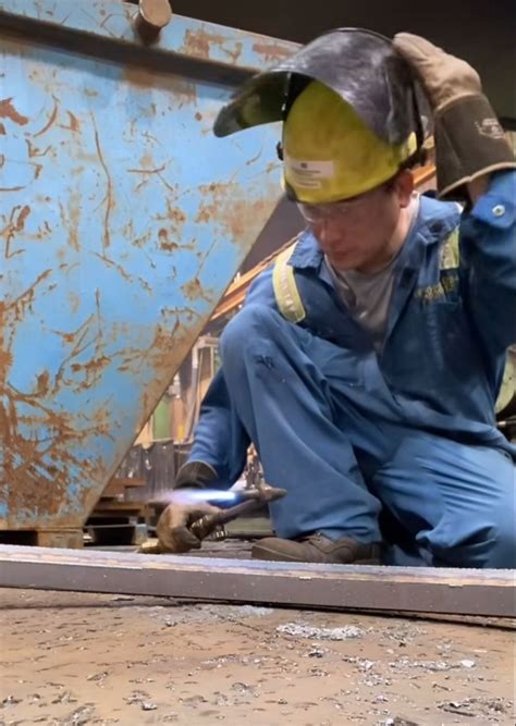 bermodal ijazah sma  potret tengku firmansyah banting tulang jadi