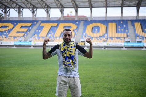 Petrolul A Transferat Un Fotbalist Condamnat Pentru Abuz Sexual Asupra