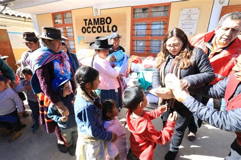 Ayacucho Ministerio De La Mujer Entrega Ropa De Abrigo En Distrito De