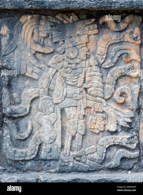 Mayan sacrifice hi-res stock photography and images - Alamy