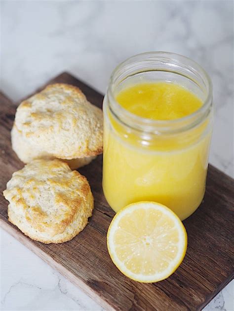 Hjemmelavet lemon curd sådan laver du nemt og billigt din egen curd