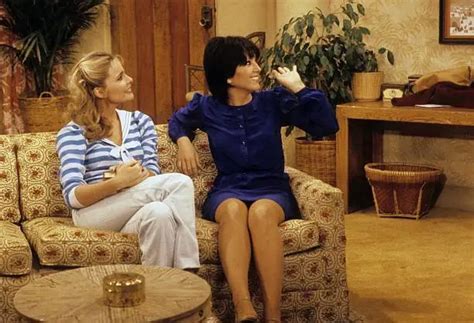 Priscilla Barnes Joyce Dewitt On Threes Company 1982 Tv Old Photo 4 Eur