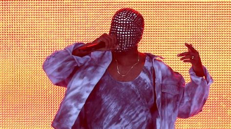 Kanye West Booed By Crowd At Wireless Festival In London For 15 Minute