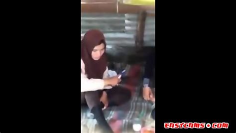 Indonesian Ngintip Jilbaber Grepe Dan Ciuman Eporner