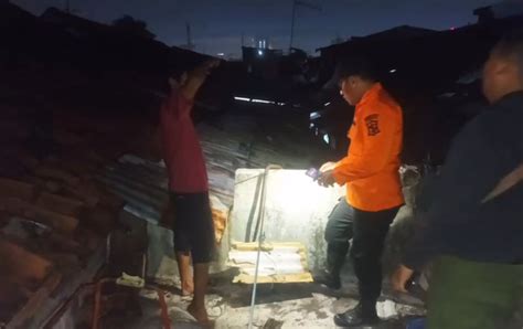 Polisi Tangkap Orang Tua Pembuang Bayi Di Genteng Rumah Kawasan Pacar