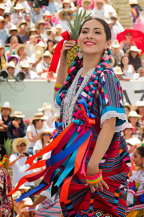 La Danza Lenguaje Del Cuerpo Danza De La Flor De PiÑa