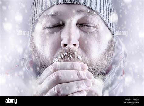 Homme Froid Banque De Photographies Et Dimages Haute R Solution Alamy