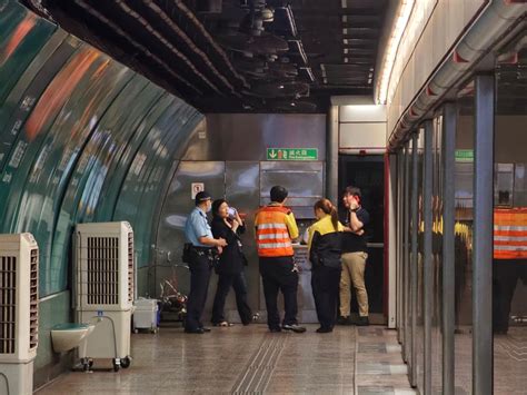 港铁鰂鱼涌站附近路段积水 将军澳綫北角站至调景岭站列车服务一度暂停 星岛日报