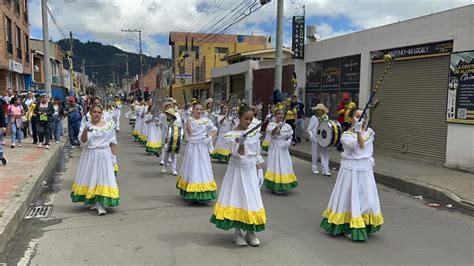 Desfile Tradicional De Julio Liceo Lunita De Ch A