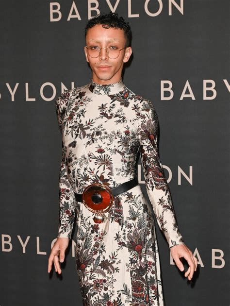 Bilal Hassani à califourchon sur un célèbre acteur porno de ans photo ultra hot leur