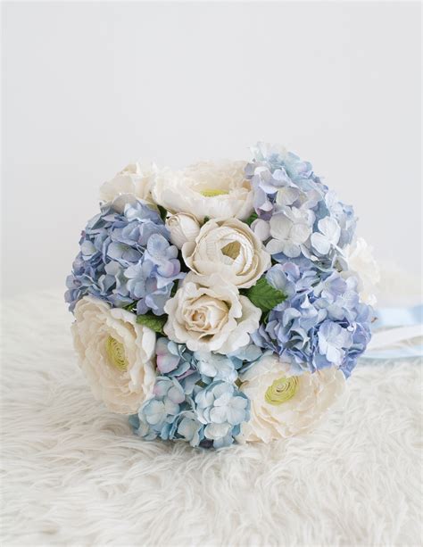 Diameter 9 Baby Blue HYDRANGEA and White RANUNCULUS - Etsy