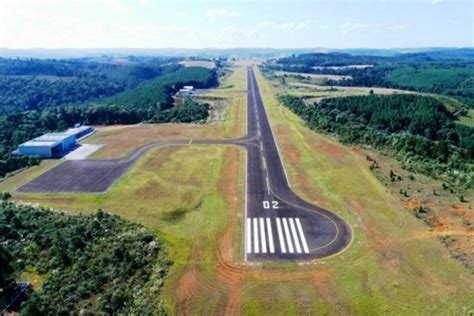 Governador entrega obras de recuperação da pista do aeroporto de