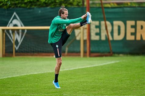 Werder Bremen Fotos Niclas Füllkrug trainiert wieder mit dem Ball